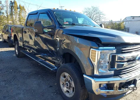 2018 Ford F-250 Xlt из США, поврежденный, VIN 1FT7W2B68JEB24628